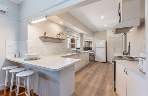 Golden Square House | Insurance Work stays-Pet Friendly-Heating- Netflix