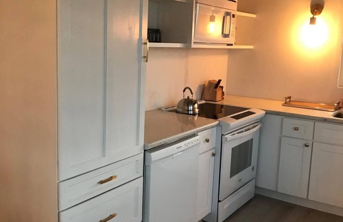 William's Town Cottage | Intimate Luxury on Bahamas Best Beach - Blue Point Cottage Beach House