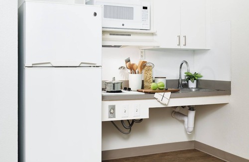 Buechel Apartment | InTown Suites Extended Stay Louisville KY - Wattbourne Lane