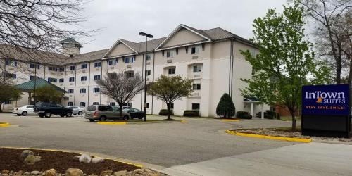Central Newport News Hotel | InTown Suites Extended Stay Newport News VA - I-64