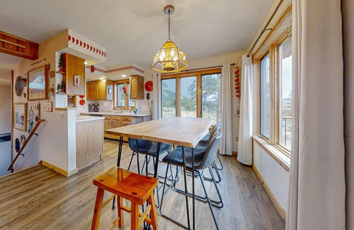 Estes Park Cabin | Inviting cabin with stellar panoramic Rocky Mountain views