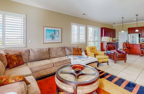 Victor House | Inviting Home on 2.5 acres, Near Vineyards