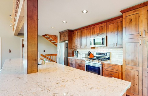 Baldy Mountain House | Inviting mountain getaway w/ scenic deck, private hot tub, pool table & foosball