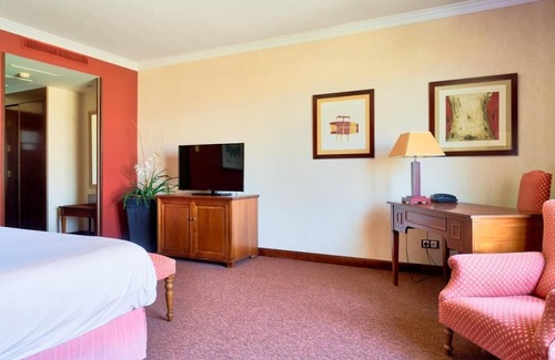 Cebreros Hotel | Inviting Room for Leisure Stays Near Historical Ávila – 3 Miles