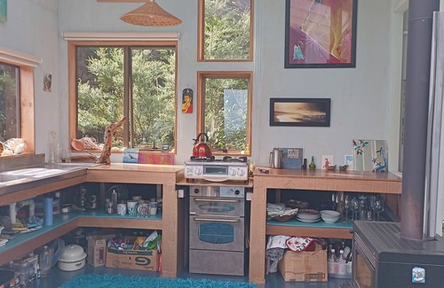 Great Barrier Island Apartment | Iona Studio, Great Barrier Island. Close to Airport, Shops, Beaches, Hot Pools