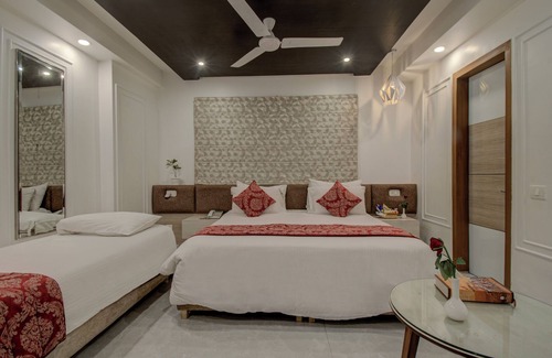 Safdarjung Enclave Hotel | Iris Park Hotel