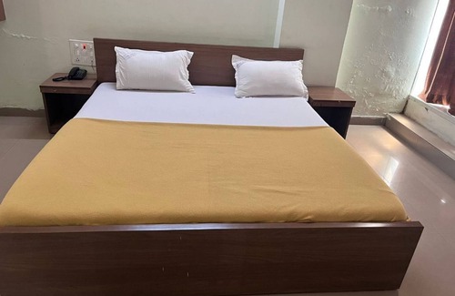 Vijayapura Hotel | iROOMZ The Grand Lodge