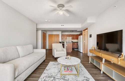 Normal Apartment | Irresistible 2bd 2ba, Pool, Gym Normal, IL Bloomington, IL , State Farm HQ