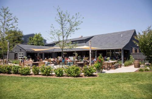 Oak Bluffs Hotel | Island Inn