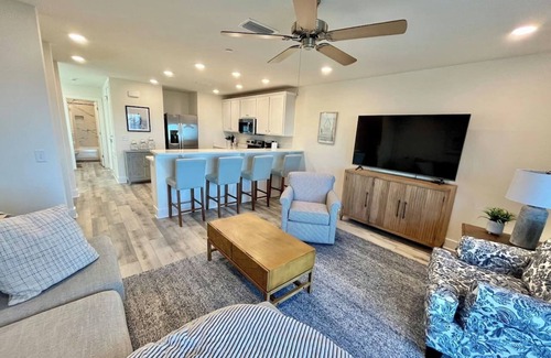 Innerarity Townhomes House | Island Oasis: Beautiful Bay View, 2 Kayaks & Pool!