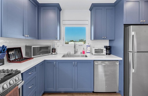 Mission Beach House | Island Paradise Beach House - 5Br (Sleeps 20)
