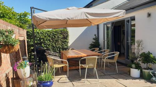 West Mersea House | Island Retreat with HotTub
