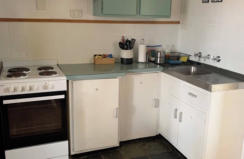 Kangaroo Island Apartment | Island Time Cosy budget friendly beach retreat - 5 minute walk to the beach.