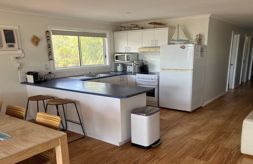 Lake Wangary House | Island View 2 is a modern, very comfortable and well presented holiday home.