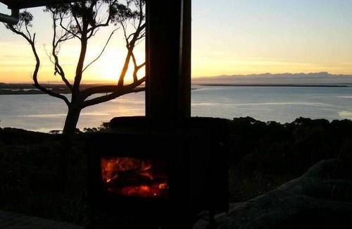 Smithton Cottage | Island View Spa Cottage