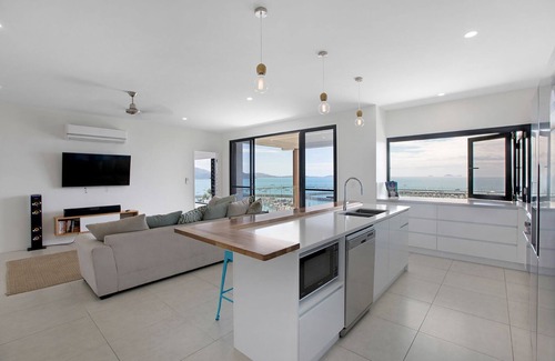 Airlie Beach House | Island Views - the perfect holiday home. Centre of Airlie Beach. More to offer