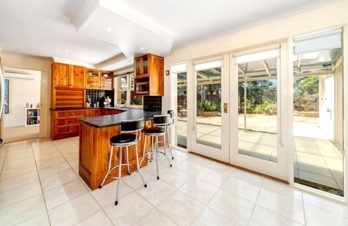 Frankston House | Isle of Serenity - Mainhouse