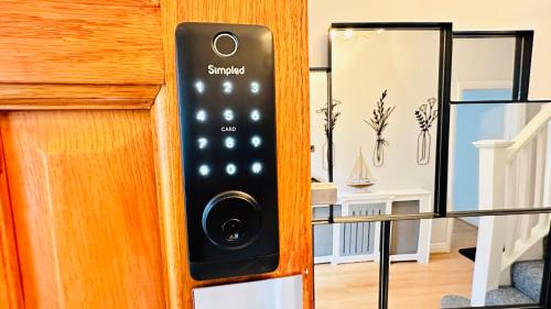 London Borough of Hounslow House | Isleworth House London by Smart Corporate Stays