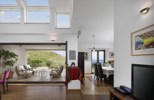 Plano Villa | ISOLATED Luxury Villa With Private Pool and Sea View ,Perfect for Small Weddings