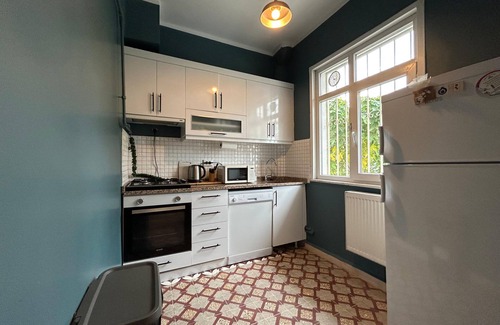 Istanbul City Center House | Istanbul Gem: 3-Bedroom Apartment with Panoramic Terrace and Iconic Sea Views