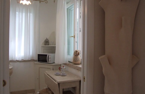 Marina di Castagneto Carducci Apartment | Lovely apartment for 4 people with WIFI, A/C, TV, patio and panoramic view