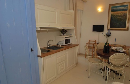 Marina di Castagneto Carducci Apartment | Nice apartment for 2 guests with A/C, WIFI, TV, balcony and panoramic view