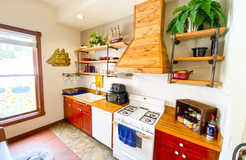 Little Italy Hostel | ITH San Diego Adventure Hostel