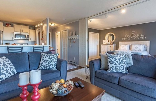 Beech Mountain Condo | It’s a Beech-iful Morning-Walking Distance to Ski Slopes⛷with a View 🏔