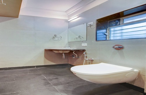 Santacruz West Hotel | Itsy Hotels Cruz Royale Santacruz West