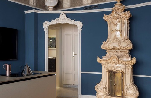 Rione II Trevi Apartment | Iustitia - Apartment with Frescoes