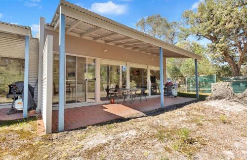 Forge Creek House | Ivanhoe - Waterfront Retreat