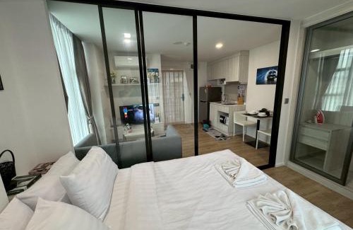 Chan Kasem Apartment | Ivory Ratchada-Ladprao Huai Khwang Night Market