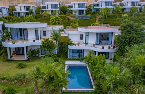 Luong Son Villa | Ivory Villas & Resort
