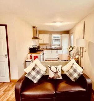 York House | Ivy Cabin with Hot Tub