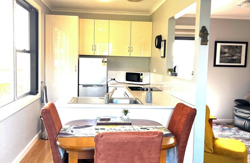 Stanley House | Ivy's@Stanley - 17 Pearse St . Modern one bedroom home