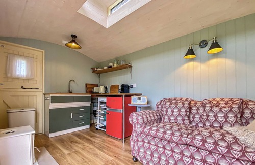 Seend Cottage | Ivy Shepherds Hut - UK45590