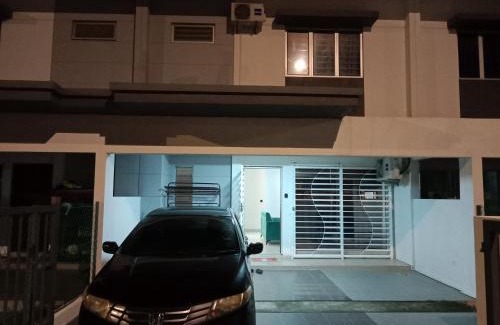 Kuala Langat District Apartment | Iyad Guest House