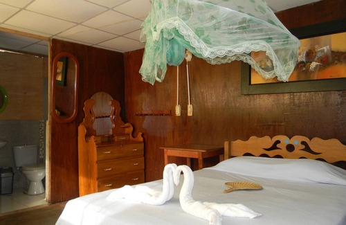 Indiana Cabin | Jacamar Lodge Expeditions