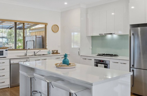 Normanville House | Jacks Corner - Moments to the beach, free wifi, pet friendly - wont be disapointed!