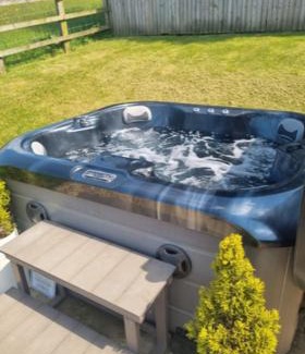 Margam Cabin | Jacob's Den Cosy pod with hot tub