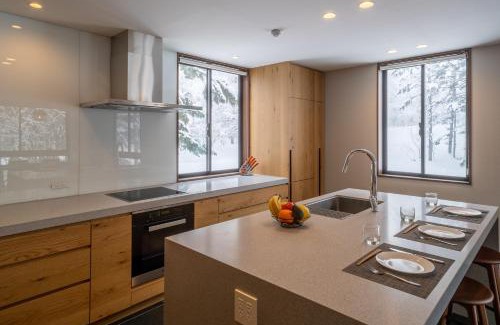 Hirafu Ski Chalet | Jade Rabbit