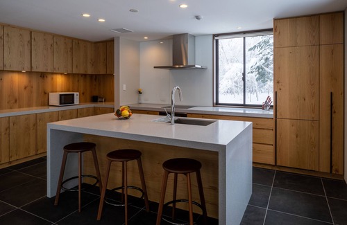 Hirafu House | Jade Rabbit