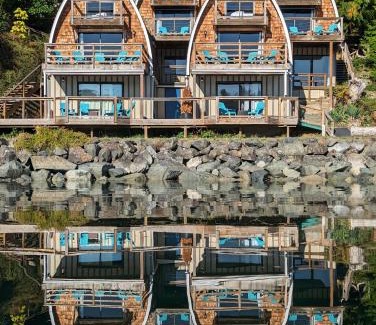 Quadra Island Apartment | Jade Resort-Oceanfront Suites in Gowlland Harbour