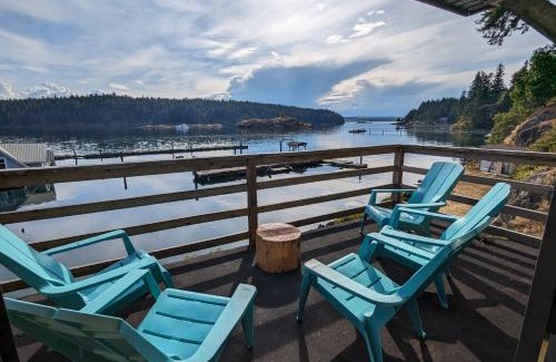 Quadra Island Apartment | Jade Resort-Oceanfront Suites in Gowlland Harbour