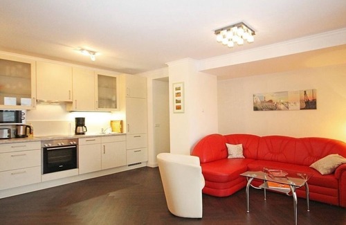 Hohen Niendorf Apartment | Jagdschloss WE 2: comfortable and high-quality furnished 2-room apartment