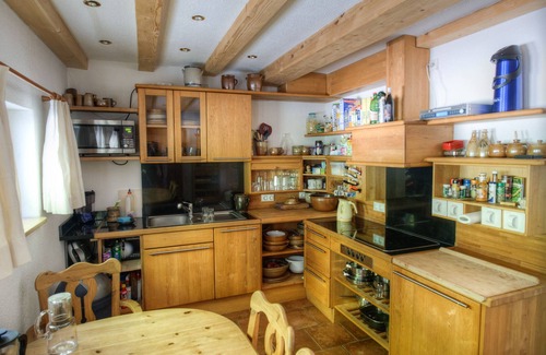 Oppach House | Jägerhaus Oppach (secluded location) forest house with lake