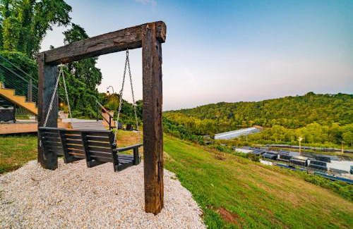 Daniels Hill House | James Station Train Caboose with River Views