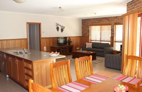 Swan Hill House | Jana Manor 3 Townhouse Swan Hill