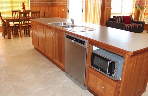 Swan Hill House | Jana Manor 4 Townhouse Swan Hill