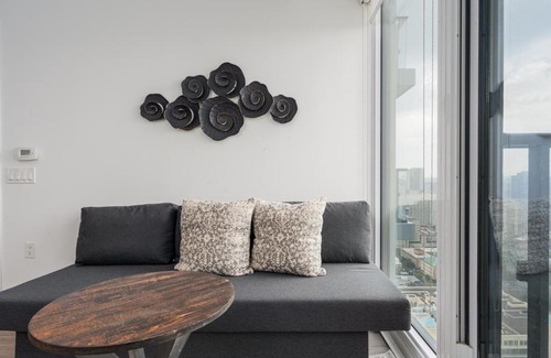 Garden District Apartment | Jarvis Suites - RSMT
